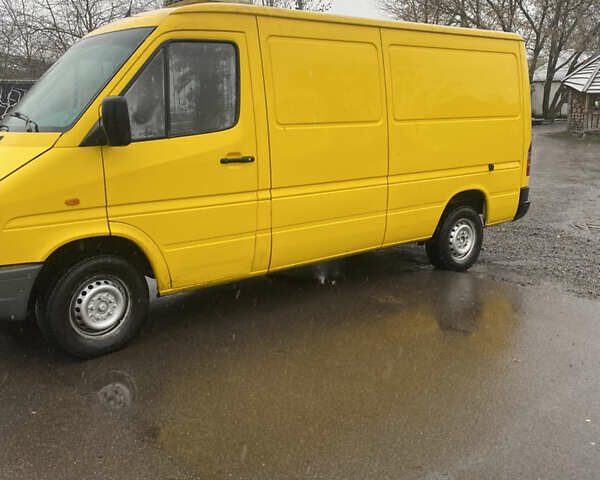 Желтый Мерседес Sprinter, объемом двигателя 2.87 л и пробегом 270 тыс. км за 4900 $, фото 1 на Automoto.ua