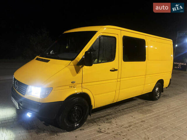 Желтый Мерседес Sprinter, объемом двигателя 2.9 л и пробегом 400 тыс. км за 7200 $, фото 1 на Automoto.ua