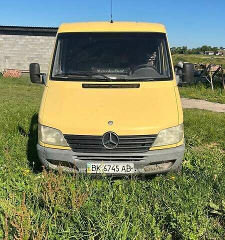 Желтый Мерседес Sprinter, объемом двигателя 0 л и пробегом 250 тыс. км за 5000 $, фото 1 на Automoto.ua