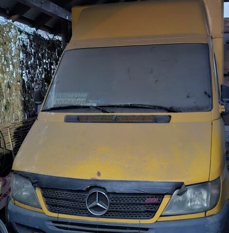 Желтый Мерседес Sprinter, объемом двигателя 2.1 л и пробегом 430 тыс. км за 4289 $, фото 1 на Automoto.ua