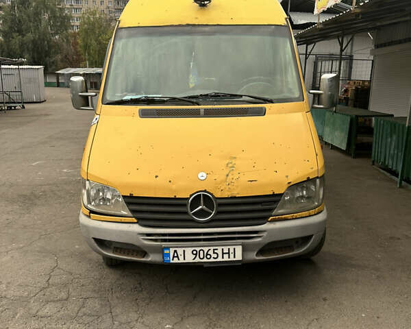 Желтый Мерседес Sprinter, объемом двигателя 2.19 л и пробегом 712 тыс. км за 7200 $, фото 1 на Automoto.ua