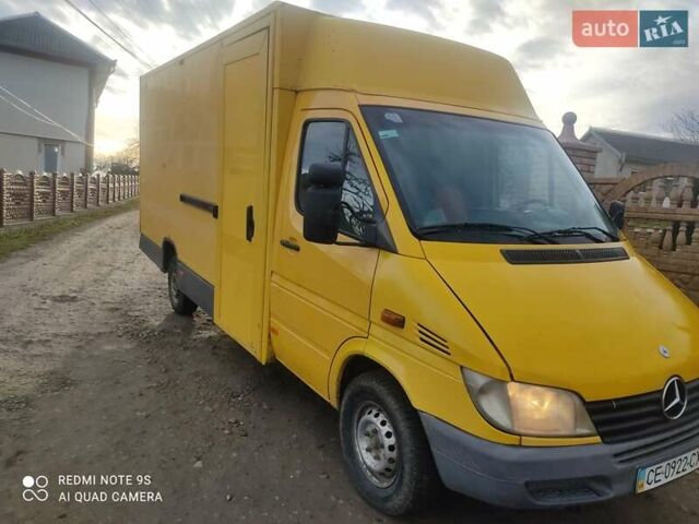 Желтый Мерседес Sprinter, объемом двигателя 2.15 л и пробегом 380 тыс. км за 5900 $, фото 1 на Automoto.ua