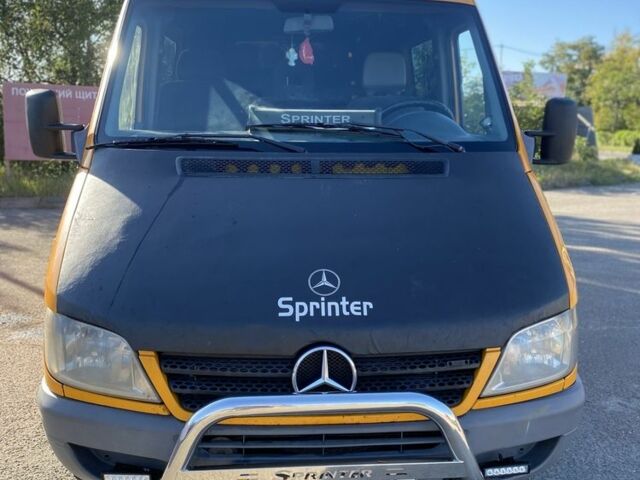 Жовтий Мерседес Sprinter, об'ємом двигуна 2.1 л та пробігом 444 тис. км за 9200 $, фото 1 на Automoto.ua