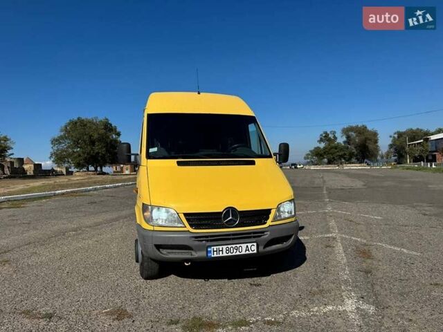 Желтый Мерседес Sprinter, объемом двигателя 2.7 л и пробегом 343 тыс. км за 17500 $, фото 1 на Automoto.ua