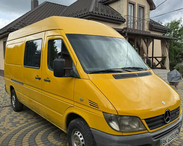 Желтый Мерседес Sprinter, объемом двигателя 0 л и пробегом 450 тыс. км за 7600 $, фото 1 на Automoto.ua