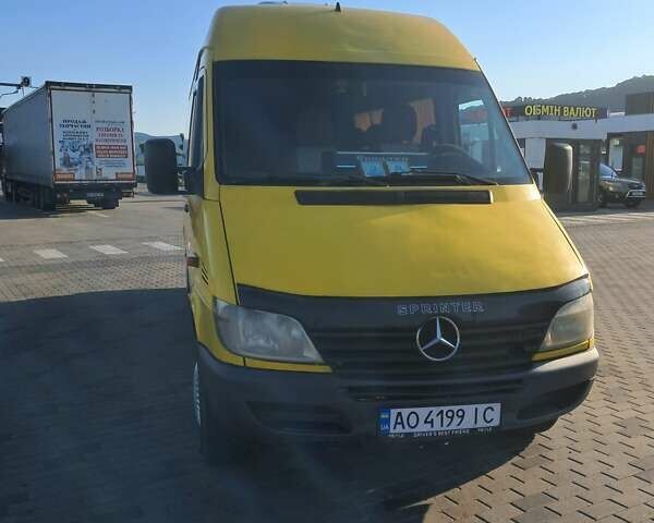 Желтый Мерседес Sprinter, объемом двигателя 2.15 л и пробегом 450 тыс. км за 14000 $, фото 1 на Automoto.ua