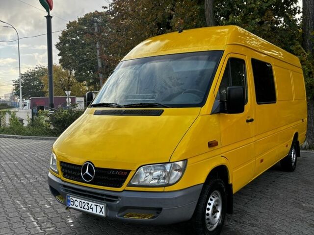Желтый Мерседес Sprinter, объемом двигателя 2.1 л и пробегом 500 тыс. км за 9500 $, фото 1 на Automoto.ua