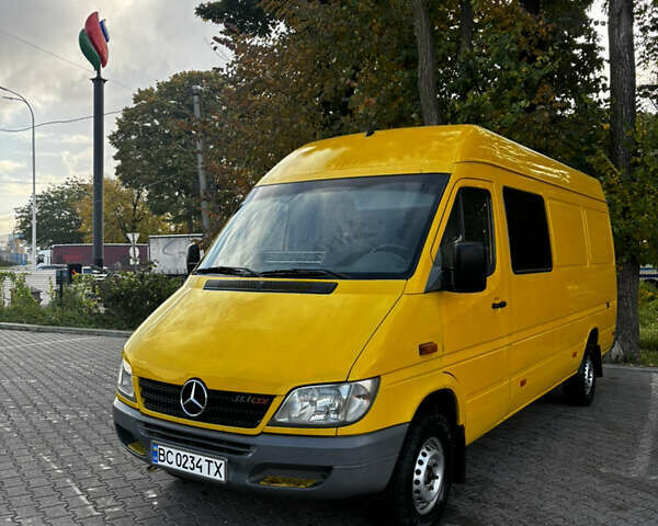 Желтый Мерседес Sprinter, объемом двигателя 2.15 л и пробегом 500 тыс. км за 9500 $, фото 1 на Automoto.ua