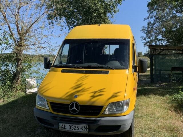 Желтый Мерседес Sprinter, объемом двигателя 2.2 л и пробегом 500 тыс. км за 8000 $, фото 1 на Automoto.ua