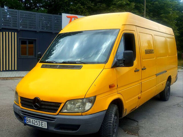 Желтый Мерседес Sprinter, объемом двигателя 2.2 л и пробегом 460 тыс. км за 8800 $, фото 1 на Automoto.ua