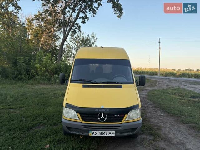 Желтый Мерседес Sprinter, объемом двигателя 2.15 л и пробегом 483 тыс. км за 9000 $, фото 1 на Automoto.ua