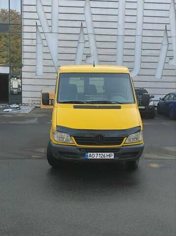 Желтый Мерседес Sprinter, объемом двигателя 2.2 л и пробегом 626 тыс. км за 5200 $, фото 1 на Automoto.ua