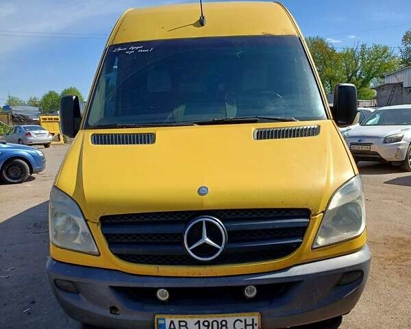 Желтый Мерседес Sprinter, объемом двигателя 2.2 л и пробегом 995 тыс. км за 7900 $, фото 1 на Automoto.ua