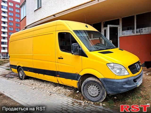 Желтый Мерседес Sprinter, объемом двигателя 22 л и пробегом 0 тыс. км за 9000 $, фото 1 на Automoto.ua