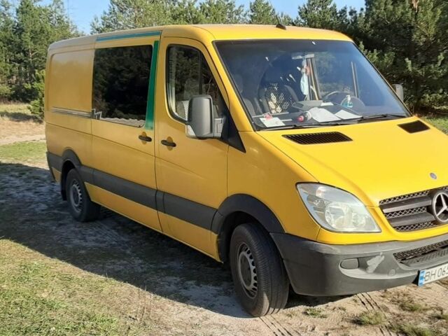 Желтый Мерседес Sprinter, объемом двигателя 2.1 л и пробегом 650 тыс. км за 9990 $, фото 1 на Automoto.ua