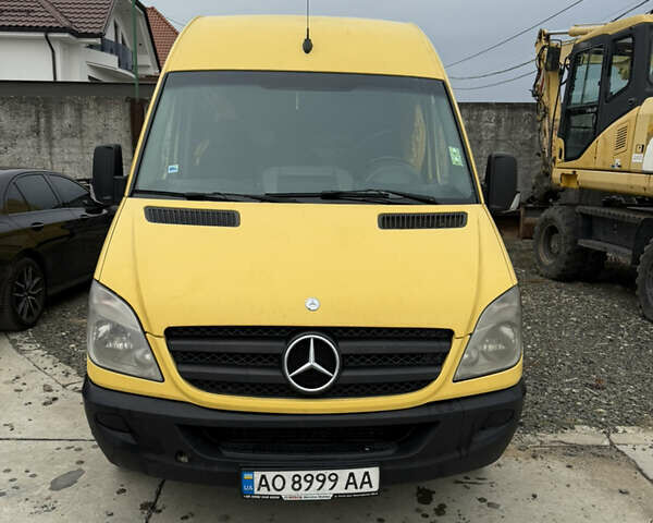 Желтый Мерседес Sprinter, объемом двигателя 2 л и пробегом 700 тыс. км за 11000 $, фото 1 на Automoto.ua