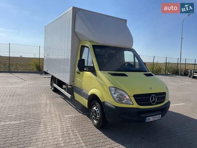 Желтый Мерседес Sprinter, объемом двигателя 2.15 л и пробегом 629 тыс. км за 16000 $, фото 1 на Automoto.ua