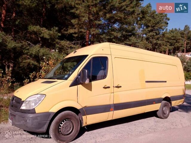 Желтый Мерседес Sprinter, объемом двигателя 2.5 л и пробегом 300 тыс. км за 11999 $, фото 1 на Automoto.ua