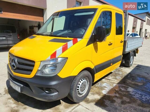 Желтый Мерседес Sprinter, объемом двигателя 2.14 л и пробегом 285 тыс. км за 20000 $, фото 1 на Automoto.ua