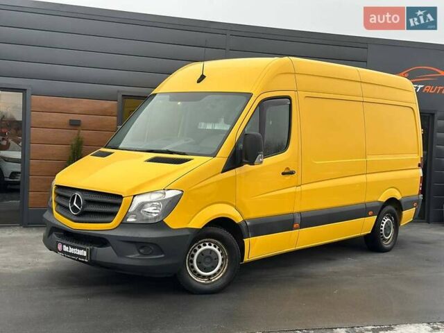 Желтый Мерседес Sprinter, объемом двигателя 2.14 л и пробегом 216 тыс. км за 19500 $, фото 1 на Automoto.ua