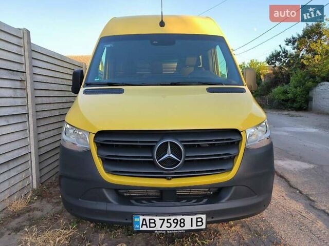 Желтый Мерседес Sprinter, объемом двигателя 2.14 л и пробегом 348 тыс. км за 27500 $, фото 1 на Automoto.ua