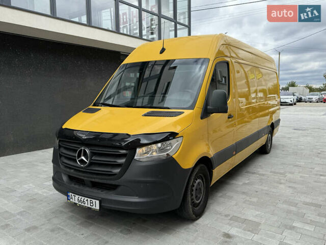 Желтый Мерседес Sprinter, объемом двигателя 2.14 л и пробегом 170 тыс. км за 25500 $, фото 1 на Automoto.ua
