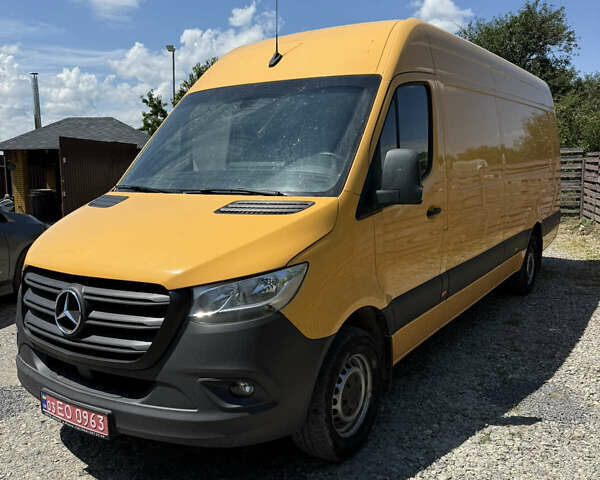 Желтый Мерседес Sprinter, объемом двигателя 2.99 л и пробегом 322 тыс. км за 40500 $, фото 1 на Automoto.ua