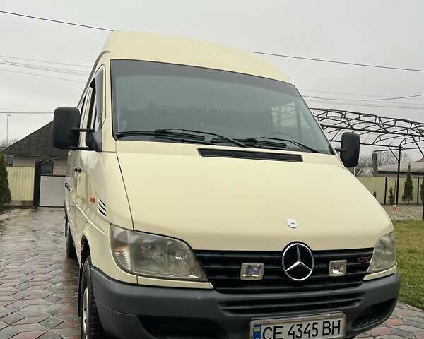 Желтый Мерседес Sprinter, объемом двигателя 2.15 л и пробегом 150 тыс. км за 7500 $, фото 1 на Automoto.ua