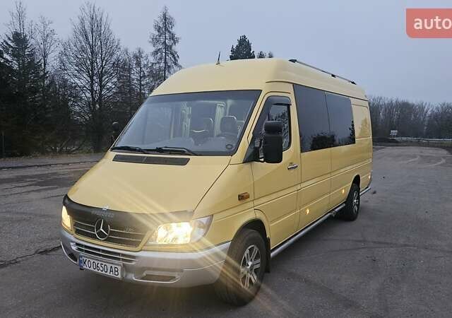 Желтый Мерседес Sprinter, объемом двигателя 2.69 л и пробегом 110 тыс. км за 11000 $, фото 1 на Automoto.ua