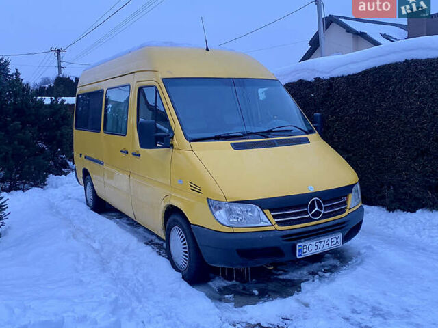 Желтый Мерседес Sprinter, объемом двигателя 2.69 л и пробегом 680 тыс. км за 6799 $, фото 1 на Automoto.ua