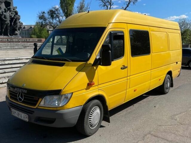 Желтый Мерседес Sprinter, объемом двигателя 2.7 л и пробегом 900 тыс. км за 11768 $, фото 1 на Automoto.ua