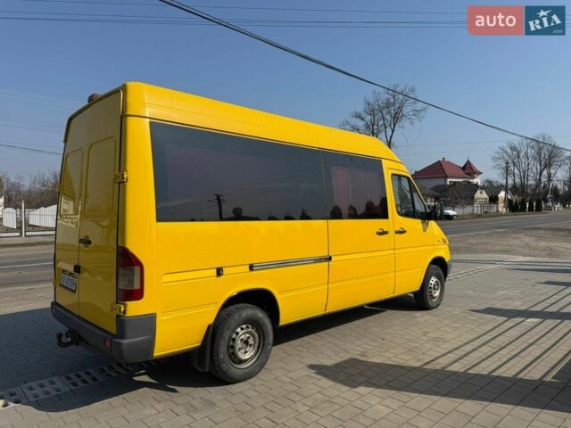 Желтый Мерседес Sprinter, объемом двигателя 2.2 л и пробегом 111 тыс. км за 6999 $, фото 1 на Automoto.ua