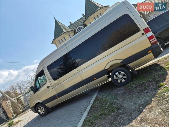 Желтый Мерседес Sprinter, объемом двигателя 3 л и пробегом 683 тыс. км за 12000 $, фото 1 на Automoto.ua