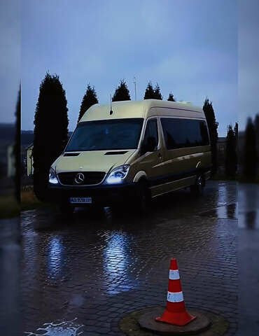 Желтый Мерседес Sprinter, объемом двигателя 3 л и пробегом 600 тыс. км за 14000 $, фото 1 на Automoto.ua