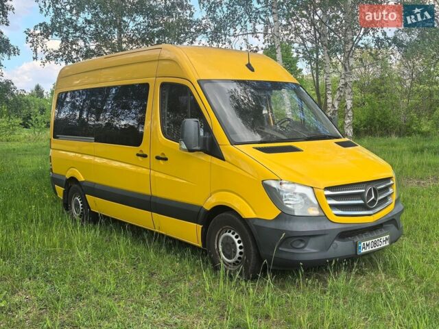 Желтый Мерседес Sprinter, объемом двигателя 2.14 л и пробегом 230 тыс. км за 28424 $, фото 1 на Automoto.ua