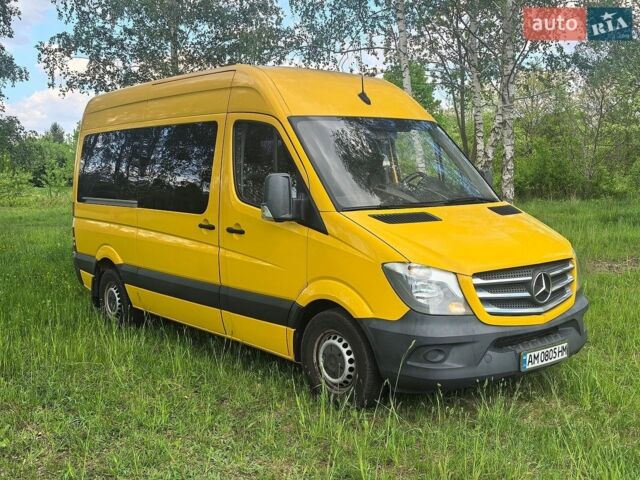 Желтый Мерседес Sprinter, объемом двигателя 2.14 л и пробегом 230 тыс. км за 28044 $, фото 1 на Automoto.ua