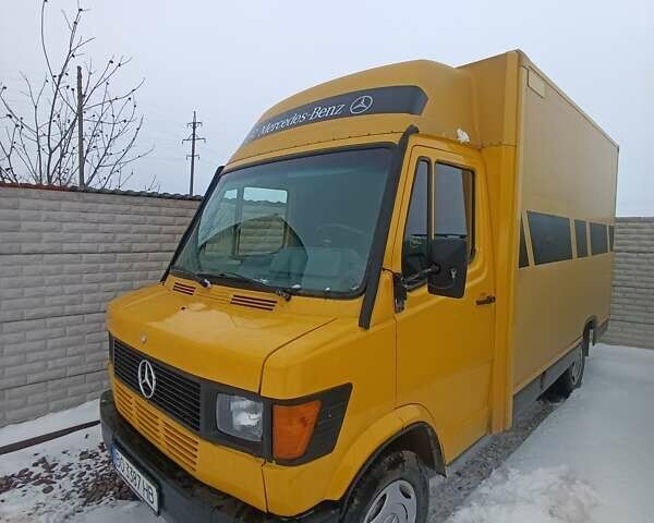 Желтый Мерседес Sprinter, объемом двигателя 2.3 л и пробегом 626 тыс. км за 3500 $, фото 1 на Automoto.ua