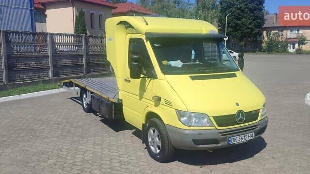 Желтый Мерседес Sprinter, объемом двигателя 2.7 л и пробегом 329 тыс. км за 19000 $, фото 1 на Automoto.ua