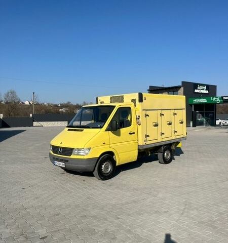 Желтый Мерседес Sprinter, объемом двигателя 2.3 л и пробегом 1 тыс. км за 10000 $, фото 1 на Automoto.ua