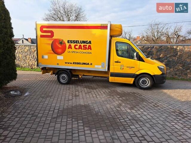 Желтый Мерседес Sprinter, объемом двигателя 2.2 л и пробегом 307 тыс. км за 19300 $, фото 1 на Automoto.ua