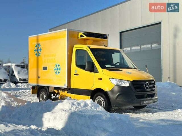 Желтый Мерседес Sprinter, объемом двигателя 2.2 л и пробегом 133 тыс. км за 25800 $, фото 1 на Automoto.ua