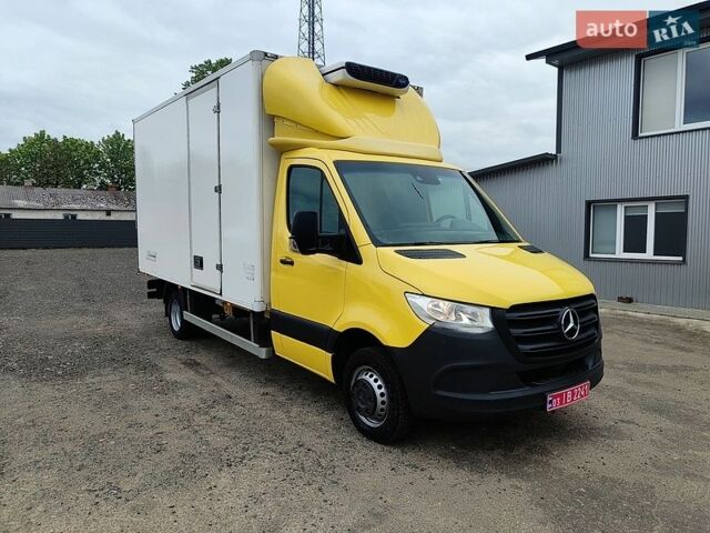 Желтый Мерседес Sprinter, объемом двигателя 2.1 л и пробегом 146 тыс. км за 35500 $, фото 1 на Automoto.ua