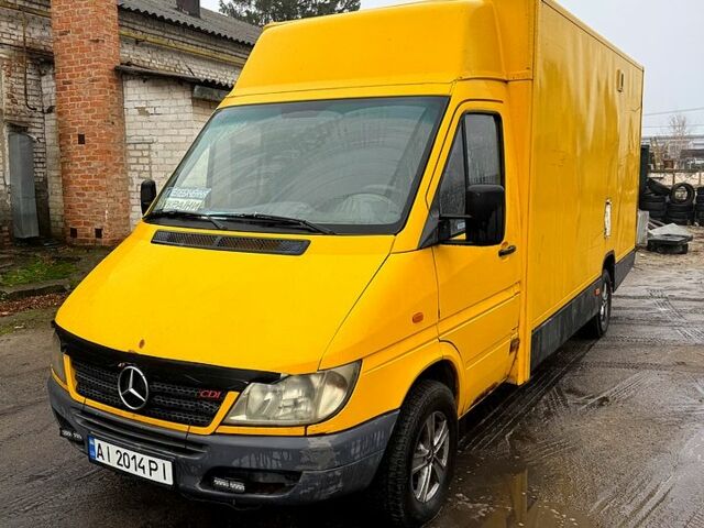 Желтый Мерседес Sprinter, объемом двигателя 2.2 л и пробегом 406 тыс. км за 5700 $, фото 1 на Automoto.ua