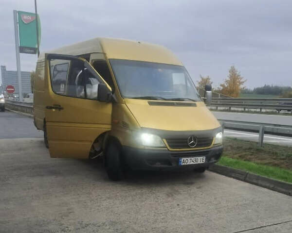 Жовтий Мерседес Sprinter, об'ємом двигуна 2.69 л та пробігом 300 тис. км за 7500 $, фото 1 на Automoto.ua