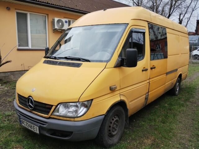 Желтый Мерседес Sprinter, объемом двигателя 0 л и пробегом 800 тыс. км за 4900 $, фото 1 на Automoto.ua