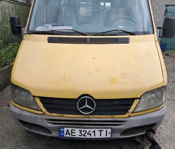 Желтый Мерседес Sprinter, объемом двигателя 2.1 л и пробегом 998 тыс. км за 5500 $, фото 1 на Automoto.ua