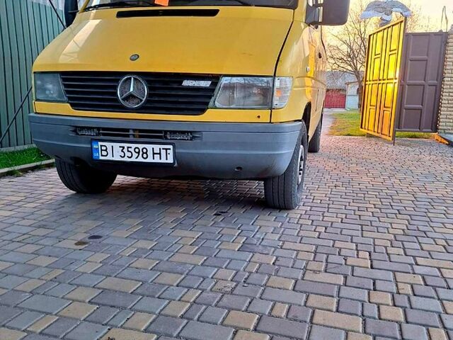 Желтый Мерседес Sprinter, объемом двигателя 2.9 л и пробегом 689 тыс. км за 6200 $, фото 1 на Automoto.ua