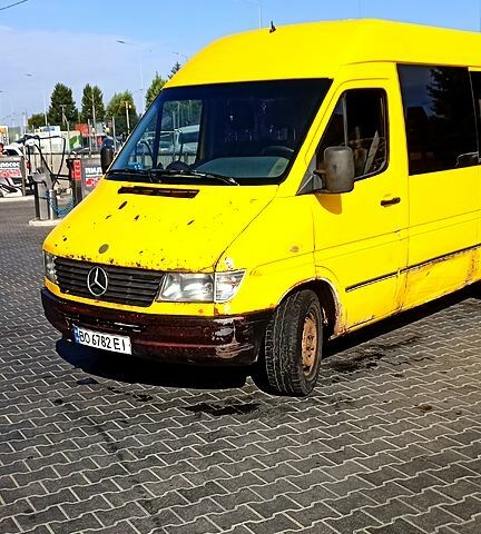 Желтый Мерседес Sprinter, объемом двигателя 2.9 л и пробегом 700 тыс. км за 3900 $, фото 1 на Automoto.ua