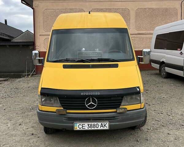 Желтый Мерседес Sprinter, объемом двигателя 2.87 л и пробегом 700 тыс. км за 7700 $, фото 1 на Automoto.ua