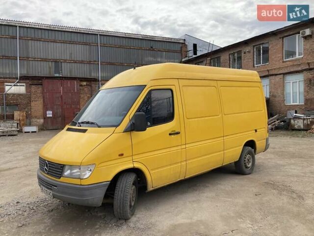 Желтый Мерседес Sprinter, объемом двигателя 2.9 л и пробегом 495 тыс. км за 7000 $, фото 1 на Automoto.ua